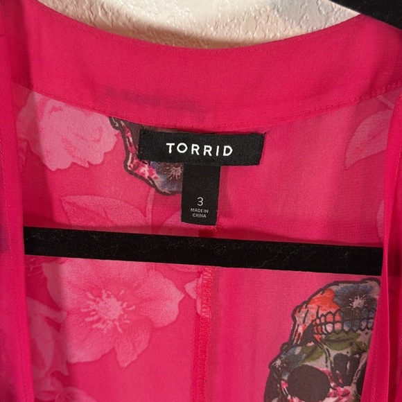 Torrid Pink Sheer Duster Kimino Topper Sugar Skulls Floral Size 3X - Picture 3 of 5